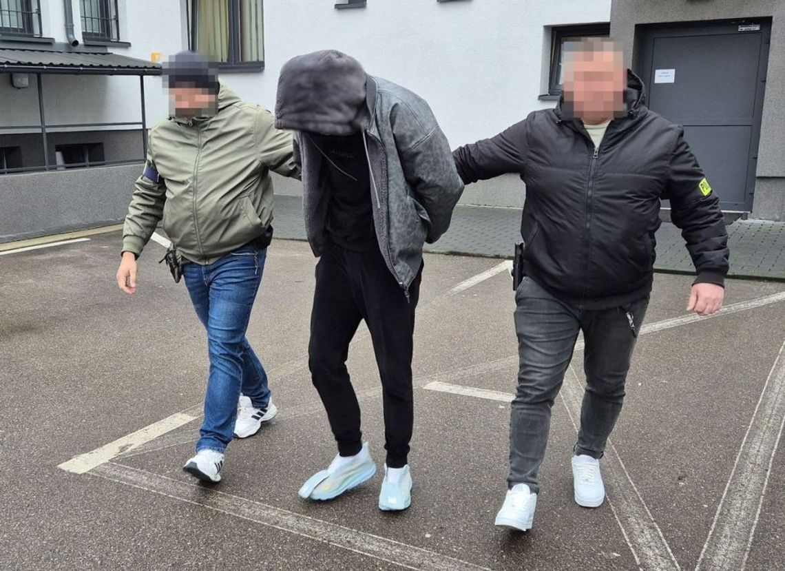 Wpadł przez przepaloną żarówkę. Policja znalazła u niego narkotyki Wpadł przez przepaloną żarówkę. Policja znalazła u niego narkotyki