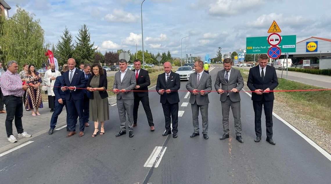 Powiat włodawski. Województwo wylało 5 km nowego asfaltu. Uroczyste otwarcie drogi