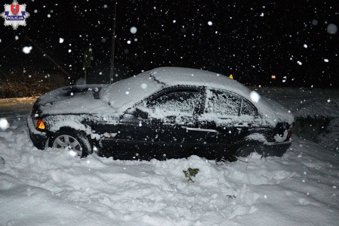 Śnieg na drogach, alkohol i kierowcy – to nie mogło się dobrze skończyć