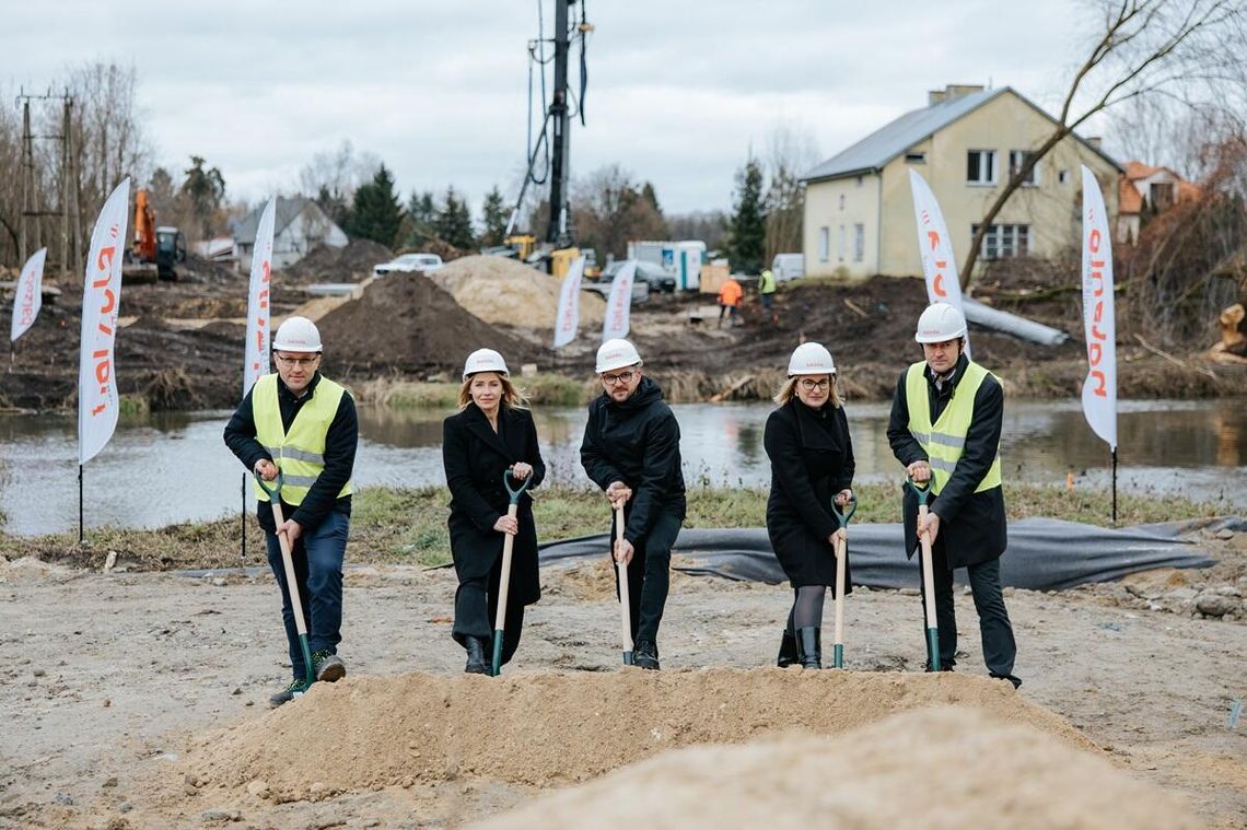 Powstają fundamenty pod most w Krasnymstawie. Pierwsza łopata wbita