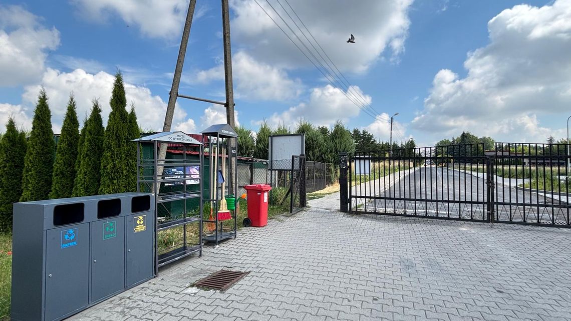 Chełm. „Pożycz i oddaj” – darmowe narzędzia do porządkowania grobów