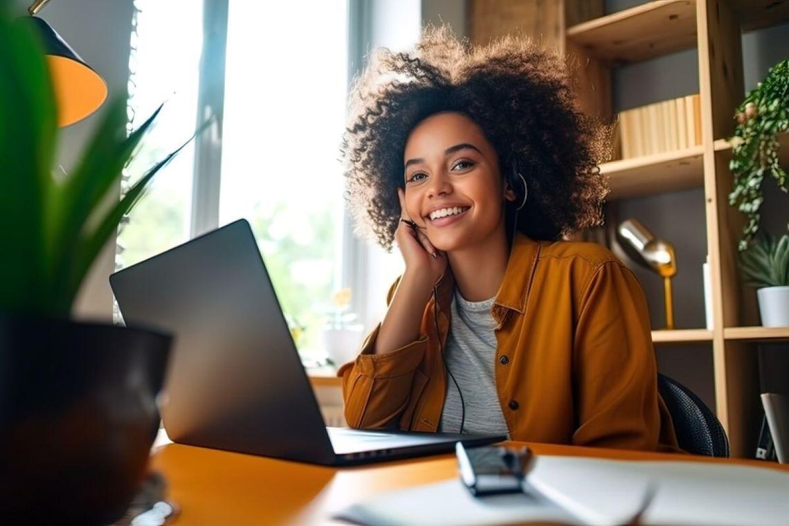 Praca hybrydowa - jak znaleźć równowagę między pracą w biurze a domem?