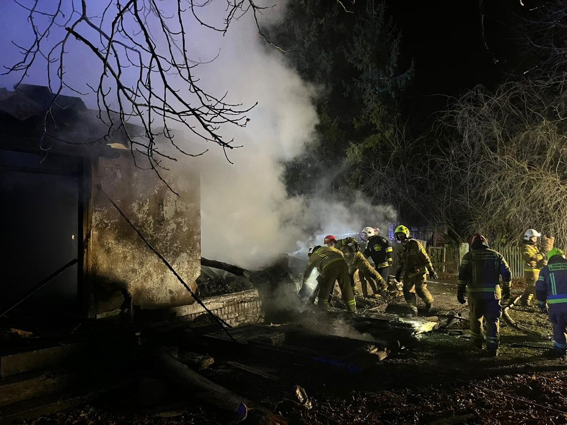 Prawdziwa tragedia. Zapaliła się sadza, a potem spłonął cały dom. Na szczęście gospodarz zdążył uciec [ZDJĘCIA]
