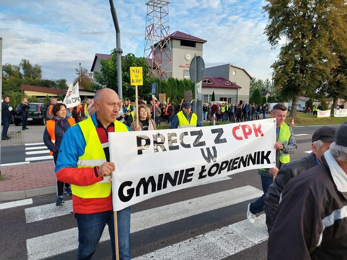 "Precz z CPK!". Znów zablokowali przejście w Wólce Orłowskiej [ZDJĘCIA]