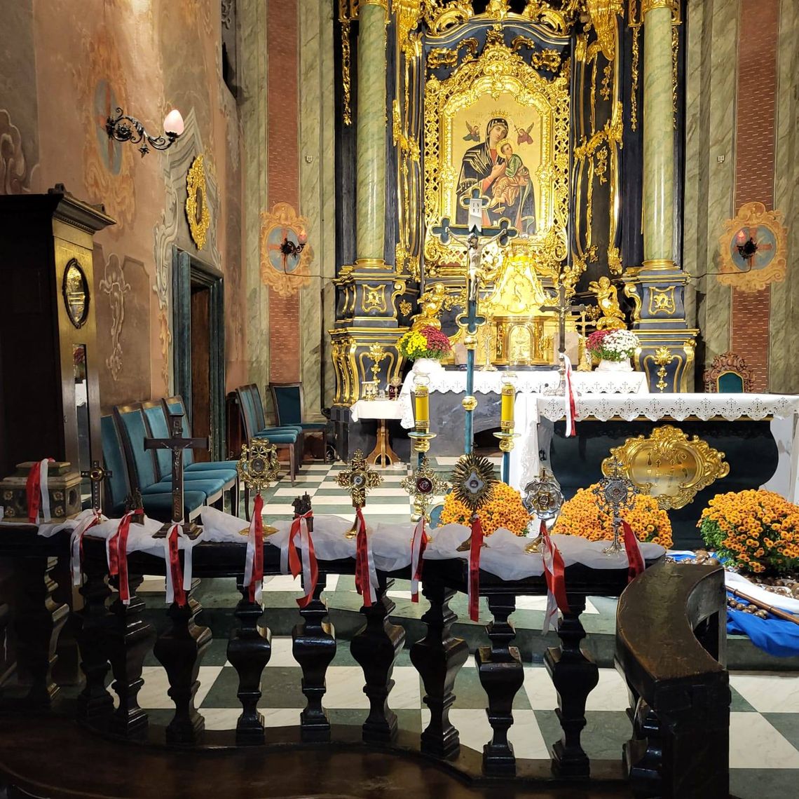 Chełm. Procesja z relikwiami i msze na cmentarzach – parafia zaprasza mieszkańców