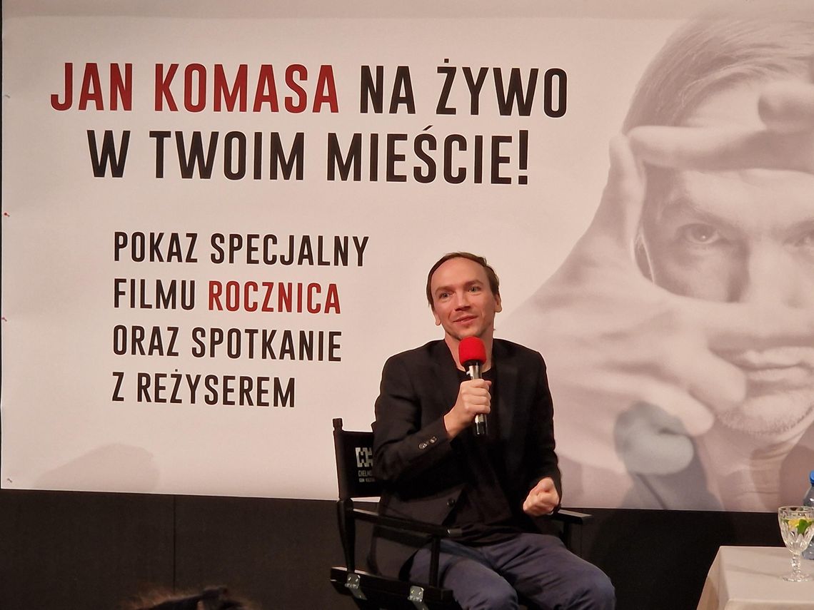 20 listopada chełmska publiczność miała okazję obejrzeć przedpremierowo nowy film Jana Komasy, „Rocznica”, w ramach cyklicznych spotkań Dyskusyjnego Klubu Filmowego „Rewers”.