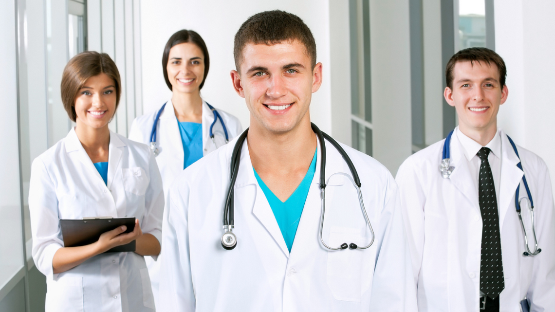 Przybywa nam lekarzy. Wśród nich jest coraz więcej młodych Przybywa nam lekarzy. Wśród nich jest coraz więcej młodych