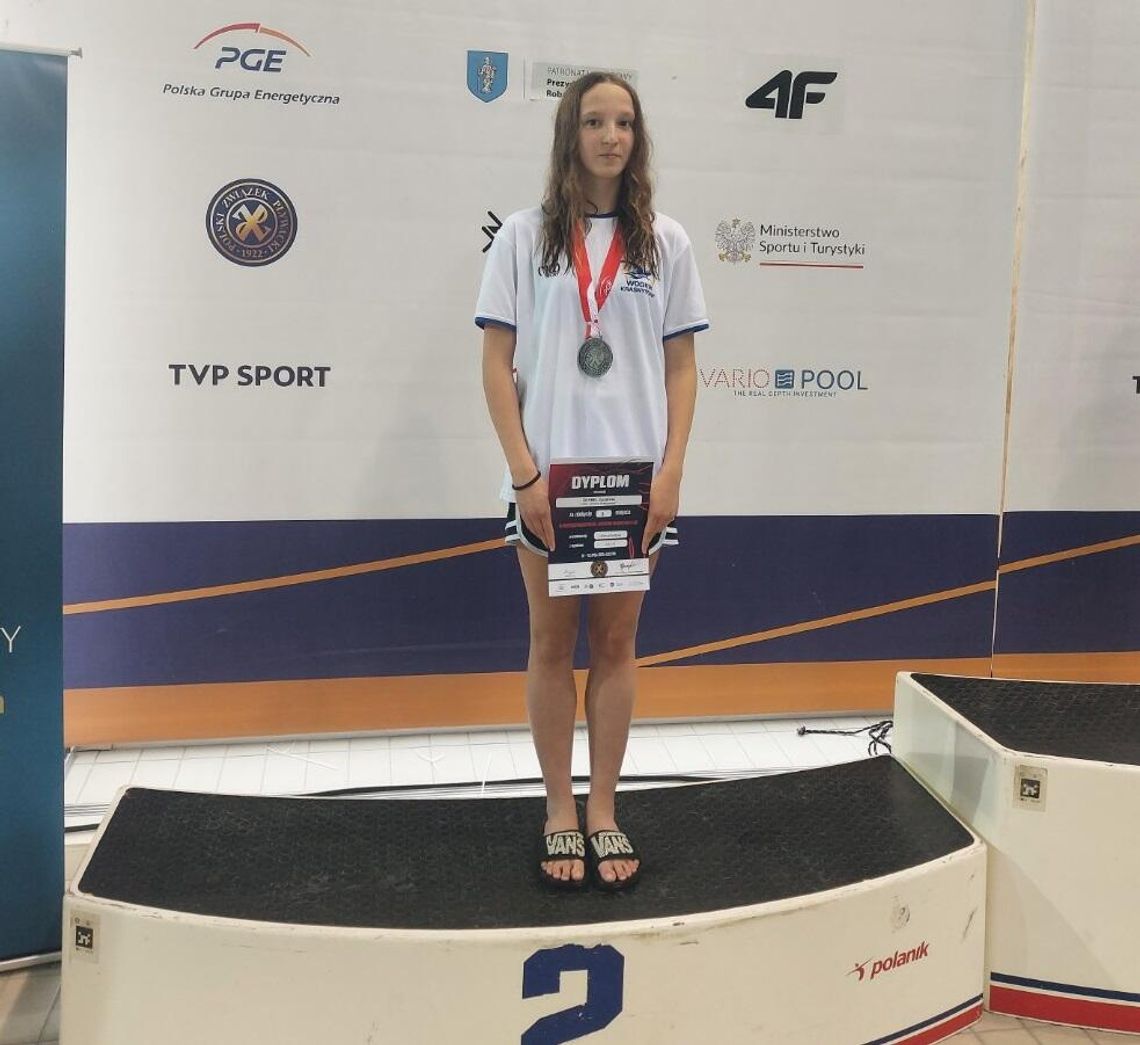 Przywdzieje biało-czerwone barwy