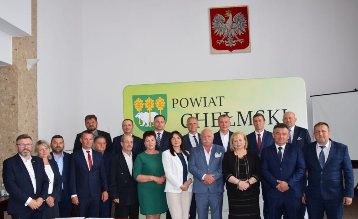 Radni powiatu chełmskiego coraz zamożniejsi. Zaglądamy do oświdczeń majątkowych Wyższe diety, rosnące dochody, większe oszczędności, ale także skuteczna spłata kredytów - tak w skrócie można podsumować najnowsze oświadczenia majątkowe radnych powiatu chełmskiego