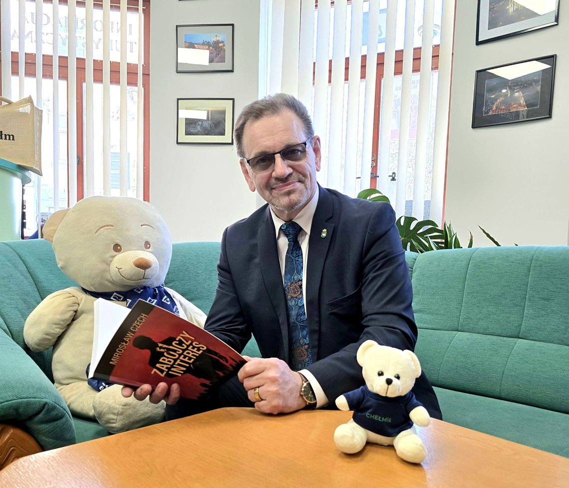 Radny z Chełma zadebiutował jako pisarz. „Zabójczy interes” to spełnione marzenie po latach