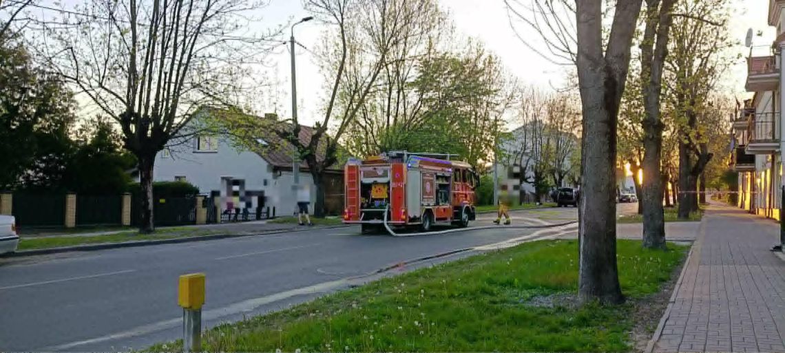 Region. Łup w słup na rondzie ZWiN. Na Hrubieszowskiej z auta wyciekał gaz