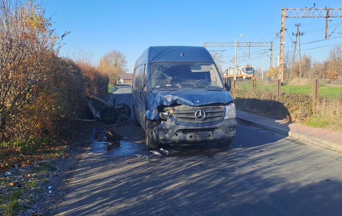 Rejowiec Fabryczny. 29-latek busem wjechał w furmankę. Woźnica w szpitalu