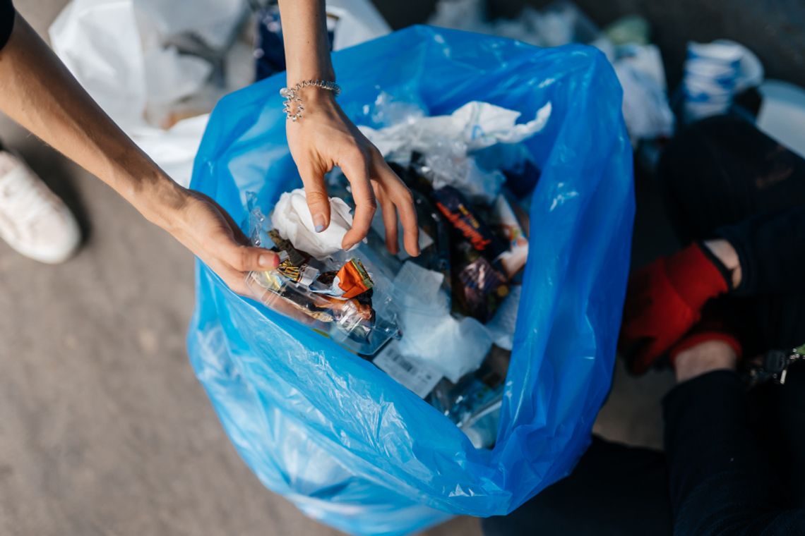 Rejowiec Fabryczny. Radni dopytują o gospodarkę komunalną. Na tapet wzięli odpady i bieżące utrzymanie miasta Szereg interpelacji, w treści których zostały poruszone zagadnienia dotyczące gospodarki komunalnej, skierowali niedawno do urzędu radni Mariusz Grams i Henryka Wiśniewska. Co konkretnie stanowiło przedmiot ich zainteresowania?