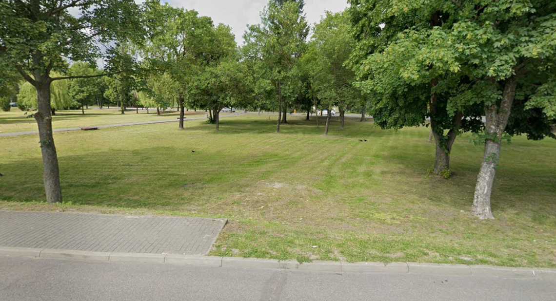 Fundacja Rozwoju Rejowca Fabrycznego ogłasza rozpoczęcie niezwykle ważnej dla lokalnej społeczności inwestycji, która polegać będzie na zmianie oblicza skweru położonego u zbiegu ulic Lubelskiej i Hirszfelda. Ma ona także symboliczny wymiar – skwer nosi bowiem imię postaci niezwykle zasłużonej.