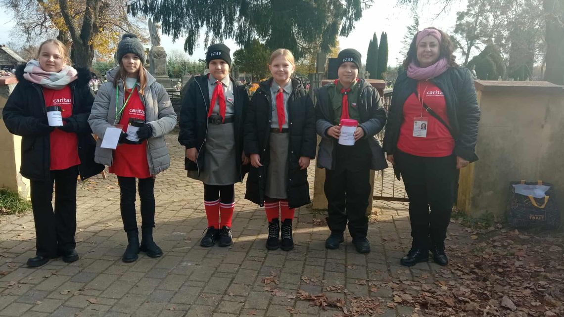 1 listopada, w dniu Wszystkich Świętych, na włodawskich cmentarzach – parafialnym i komunalnym – odbyła się coroczna kwesta organizowana przez Stowarzyszenie Renovabis.