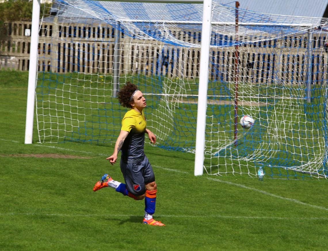 Remis wagi straty lidera