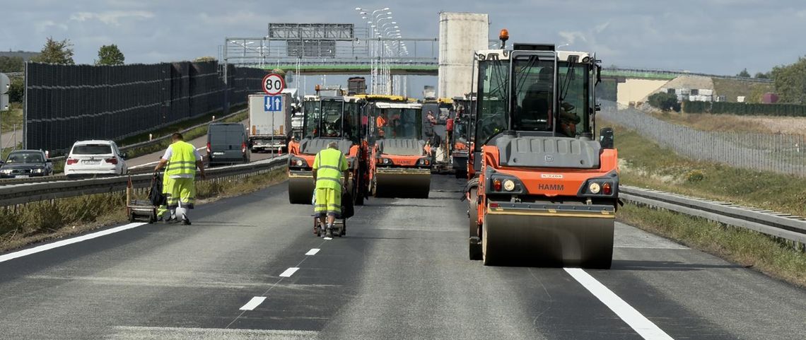 Remont S12/S17 pod Lublinem. Koniec utrudnień w Świdniku, ruszają prace w Piaskach Kierowców podróżujących drogą ekspresową S12/S17 między Lublinem a Piaskami czekają kolejne zmiany w organizacji ruchu. Dobra wiadomość dotyczy węzła Świdnik, gdzie wkrótce ma zostać przywrócona stała organizacja ruchu. Jednocześnie drogowcy rozpoczynają kolejny etap remontu w rejonie węzła Piaski.
