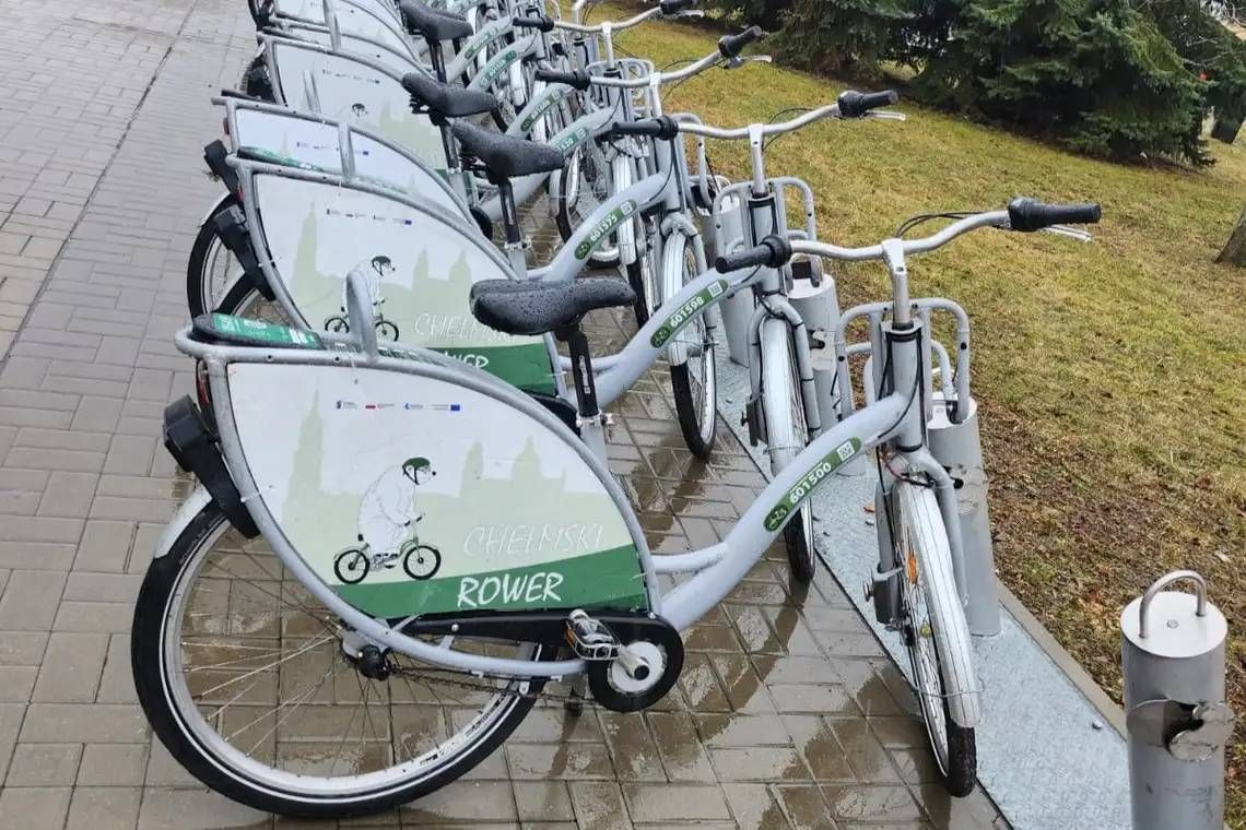 Rowery w opałach. Chełm walczy z falą wandalizmu, a wojna w Ukrainie zakłóca sygnał