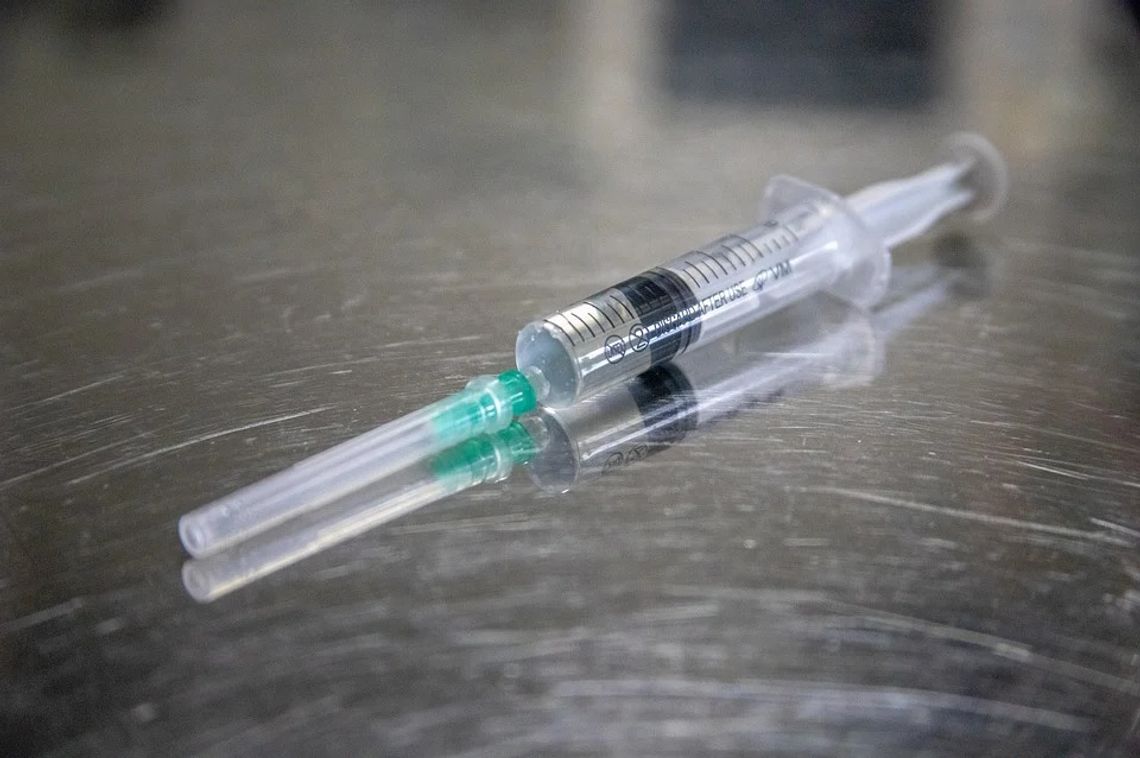 Rozpoczęły się zapisy na szczepienia przeciw covid-19