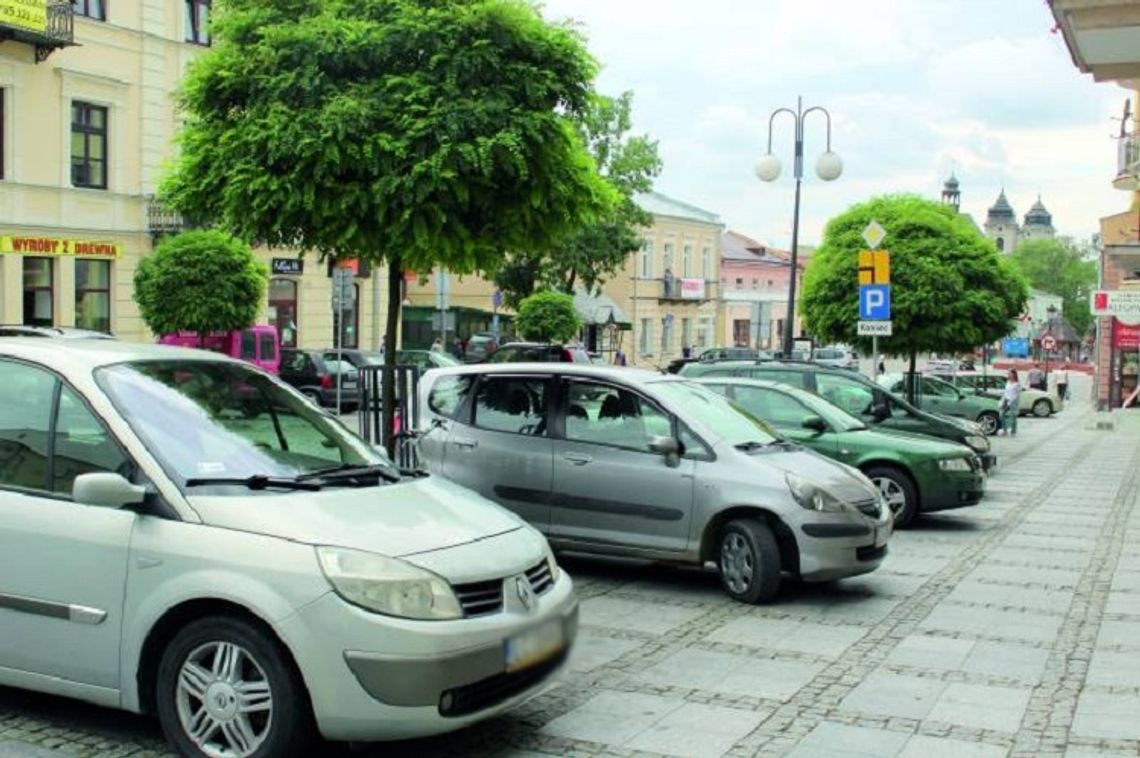 Rozwiązaniem płatne parkingi