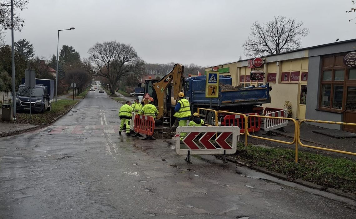 Na ul Starościńskiej trwają prace  związane z modernizacją sieci wodociągowej.