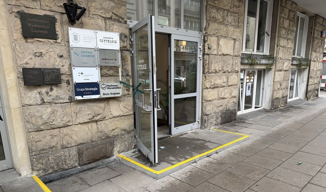 Rzucił koktajlem Mołotowa w siedzibę PO. 44-latek zatrzymany