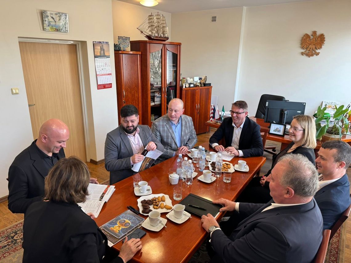 kadr ze spotkania wójtów i burmistrza