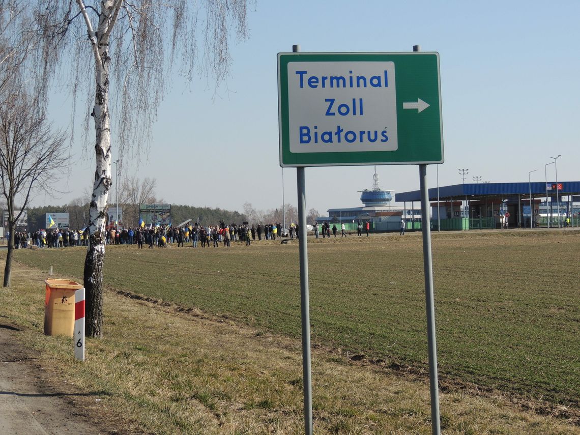 Sankcje omijali dzięki celniczce? Śledczy zatrzymali sześć osób Sankcje omijali dzięki celniczce? Śledczy zatrzymali sześć osób