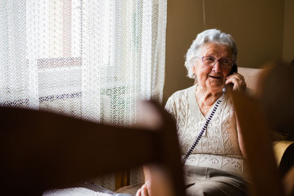 Seniorka straciła duże pieniądze. Czekały przed drzwiami na „panią prokurator”