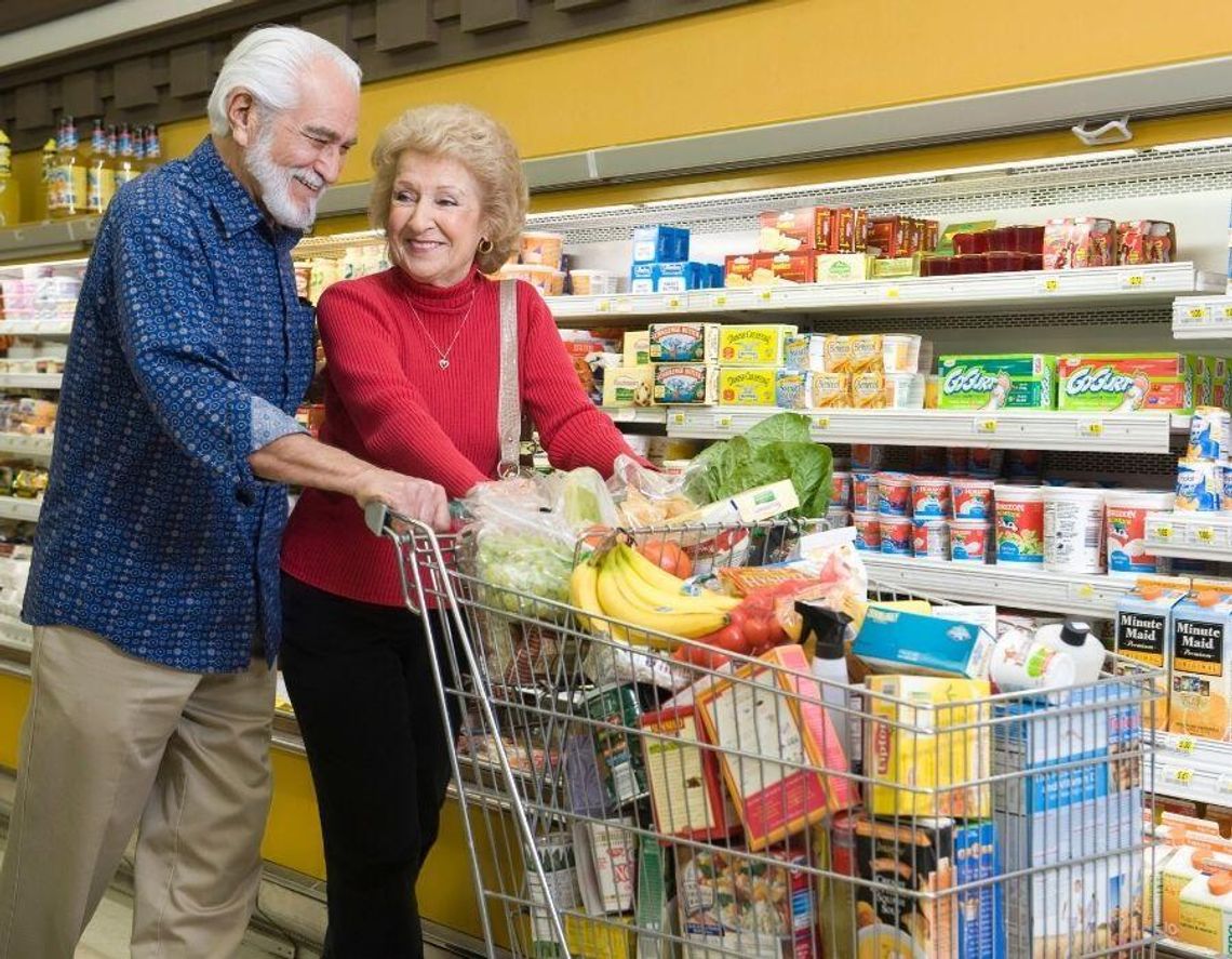 Seniorzy napędzają handel. Wydają już co czwartą złotówkę Seniorzy napędzają handel. Wydają już co czwartą złotówkę