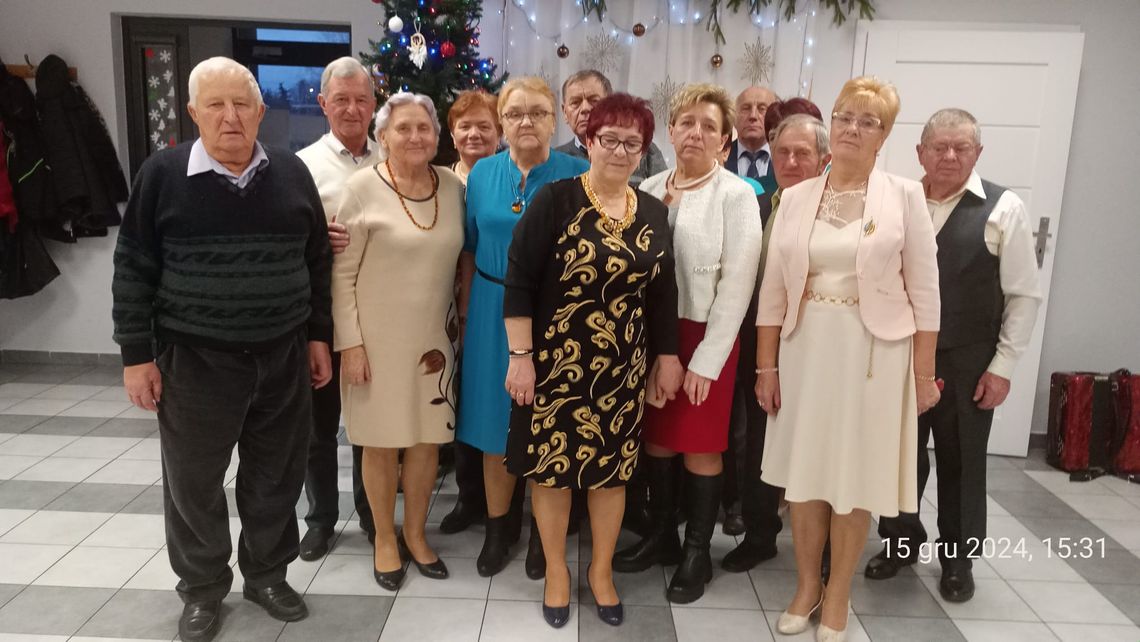 Seniorzy w duchu tradycji – wigilijne spotkania Polskiego Związku Emerytów, Rencistów i Inwalidów