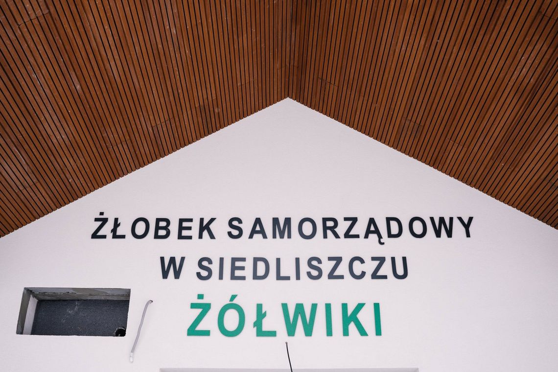 Siedliszcze stawia na najmłodszych. Ruszyła rekrutacja do żłobka „Żółwiki” To jedna z najważniejszych inwestycji społecznych zrealizowanych w gminie w ostatnich latach. Od 22 czerwca trwa rekrutacja do nowo utworzonego Żłobka Samorządowego „Żółwiki” w Maryninie. Placówka rozpocznie działalność już 1 sierpnia 2026 roku, zapewniając opiekę najmłodszym mieszkańcom gminy.