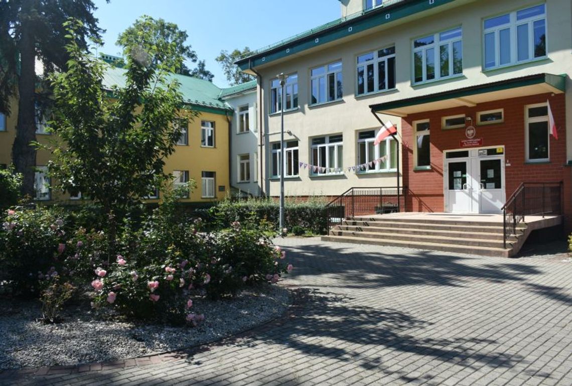 Szkoła Podstawowa im. Synów Pułku w Siennicy Różanej organizuje IV edycję Międzyszkolnego Konkursu Języka Angielskiego pod nazwą „ENGLISH MASTER”.