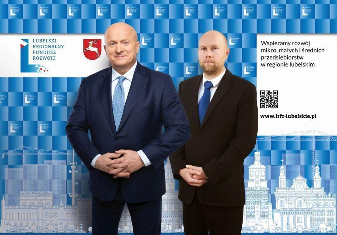 Marszałek Województwa Lubelskiego Jarosław Stawiarski oraz Prezes Zarządu LRFR Rafał Langiewicz na tle ścianki z logo Lubelskiego Regionalnego Funduszu Rozwoju