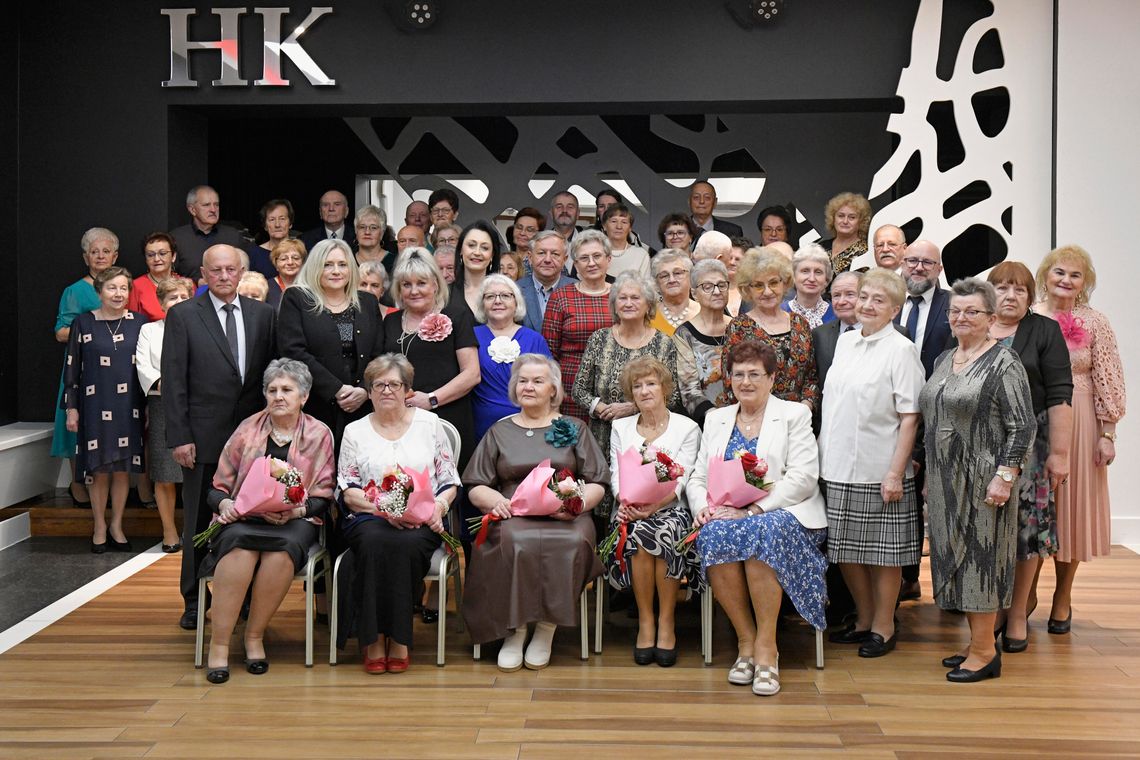 Uczestnicy uroczystego spotkania z okazji Światowego Dnia Cukrzycy oraz Dnia Seniora w Hotelu Kozak w Chełmie – przedstawiciele władz, medycy, członkowie stowarzyszeń i wyróżnione osoby działające na rzecz diabetyków.