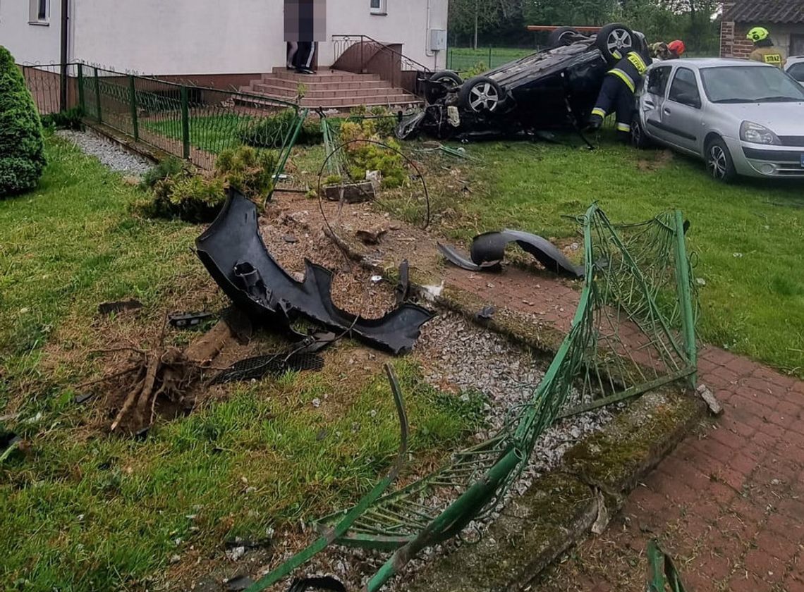 Miał 2 promile. Nie zapanował nad seatem, uszkodził ogrodzenie i zaparkowany samochód Miał 2 promile. Nie zapanował nad seatem, uszkodził ogrodzenie i zaparkowany samochód