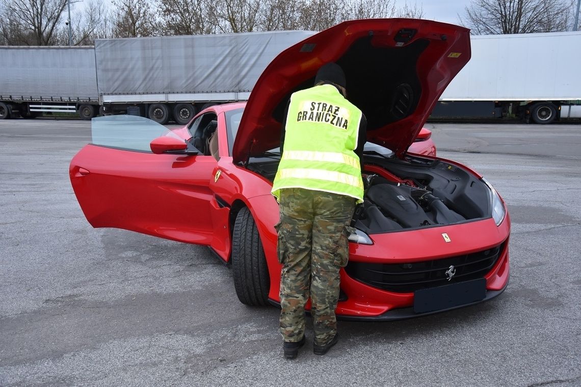 Skradzione ferrari o wartości 1,2 mln złotych zatrzymane na granicy!