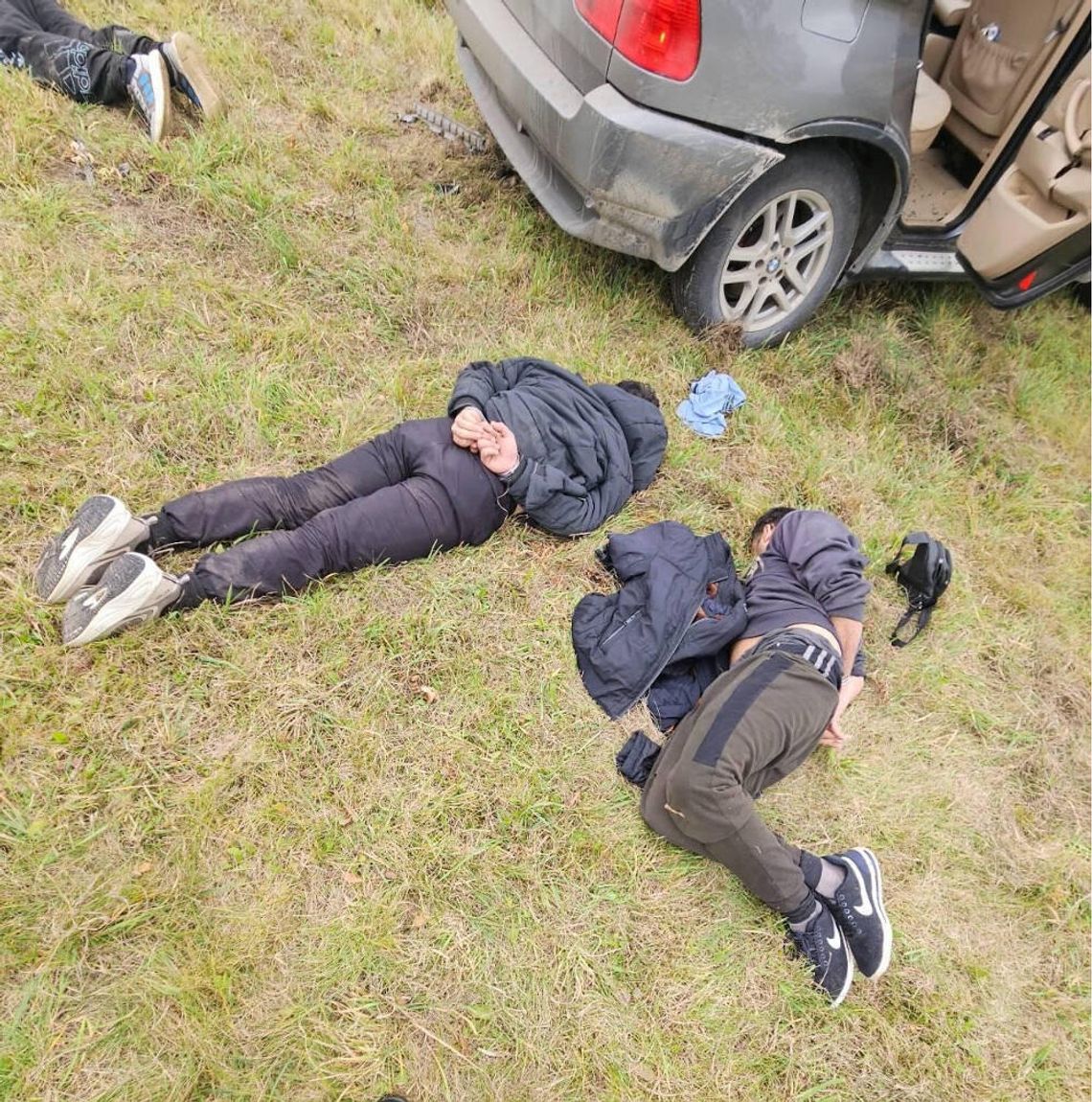 Spektakularny pościg.  W BMW przewożono nielegalnych imigrantów [ZDJĘCIA]