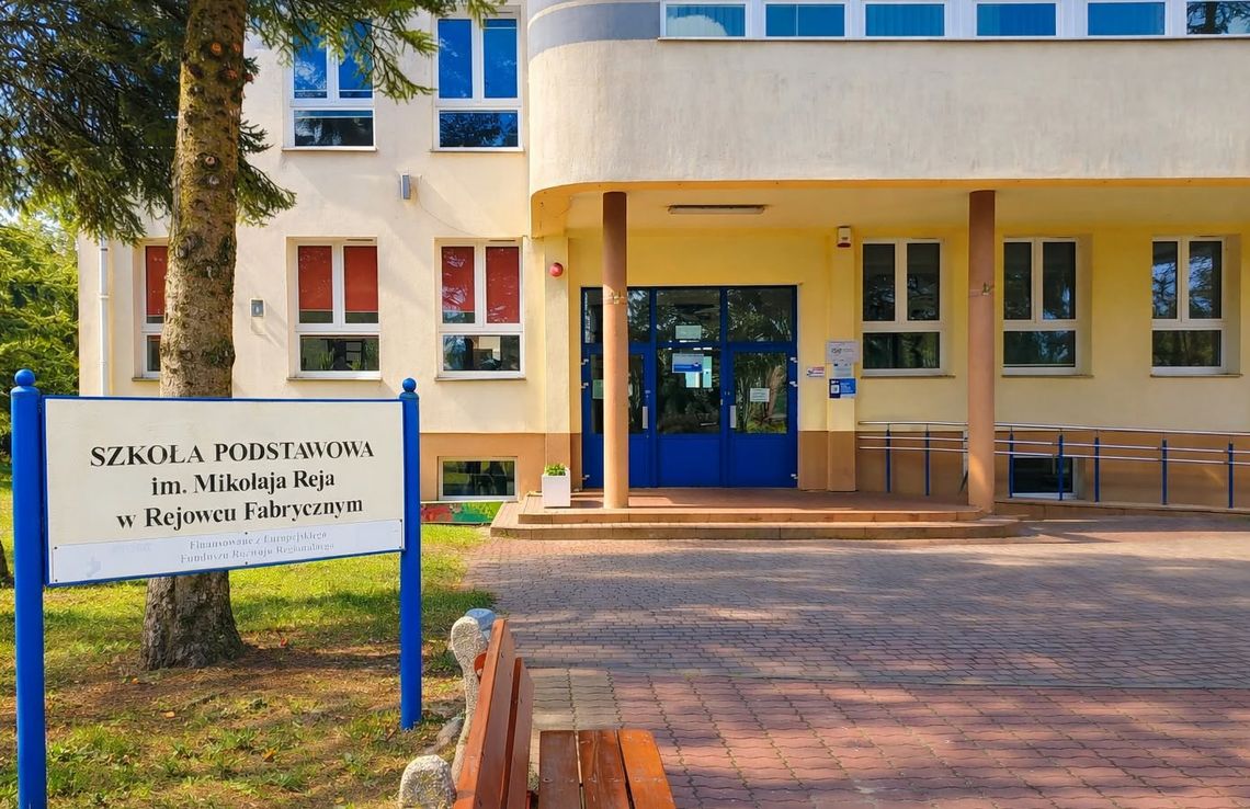 Spór o kontrolę w Szkole Podstawowej w Rejowcu Fabrycznym. Radny pyta, burmistrz zarzuca opóźnienia, dyrektor odpowiada Kontrola dokumentacji związanej z arkuszem organizacyjnym Szkoły Podstawowej im. Mikołaja Reja w Rejowcu Fabrycznym stała się przedmiotem publicznego sporu pomiędzy urzędem miasta a dyrekcją szkoły. W sprawę zaangażował się również radny Jakub Zduńczuk, który zaczął od pytań dotyczących wyboru.