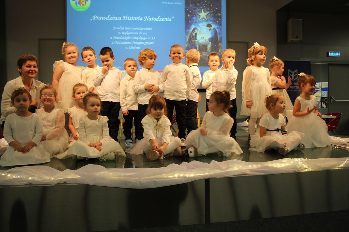 Spotkanie jasełkowe Przedszkola Miejskiego nr 13 w Chełmskiej Bibliotece Publicznej