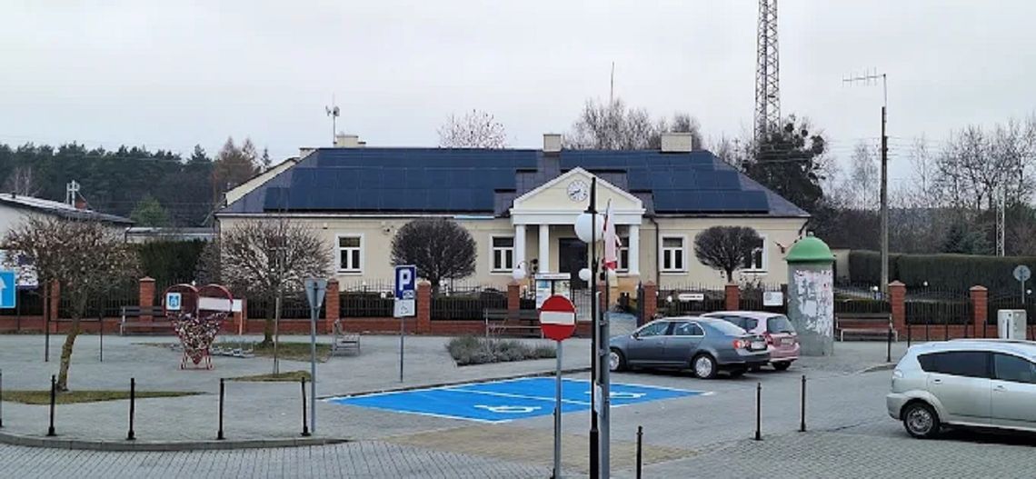 O studniach głębinowych, wycinaniu zakrzaczeń, inwestycjach wodociągowych, biogazowni, nowym oświetleniu i kosztach odbioru odzieży rozmawiali radni w punkcie "wolne wnioski" podczas niedawnej sesji. Nie zabrakło również pytań o sprawy ważne dla mieszkańców poszczególnych miejscowości.