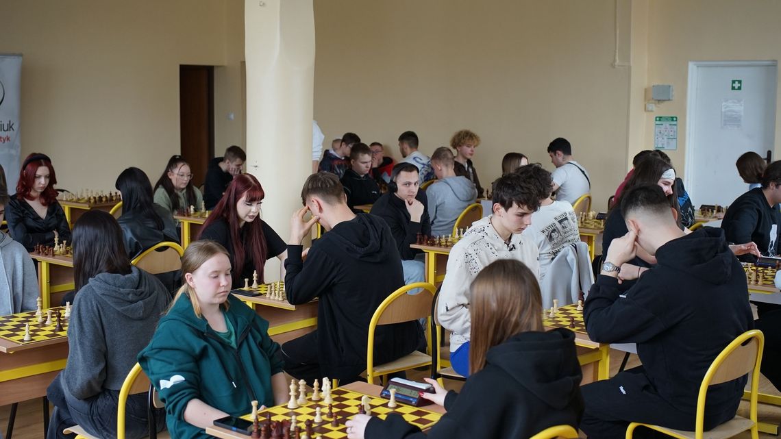 Szachiści rozpoczęli z przytupem [ZDJĘCIA]