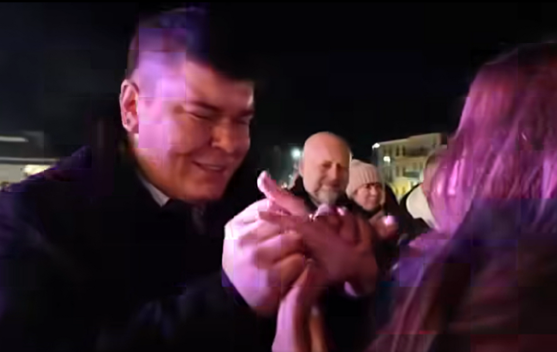 Burmistrz się żeni! Oświadczył się ukochanej w Sylwestra [FILM]