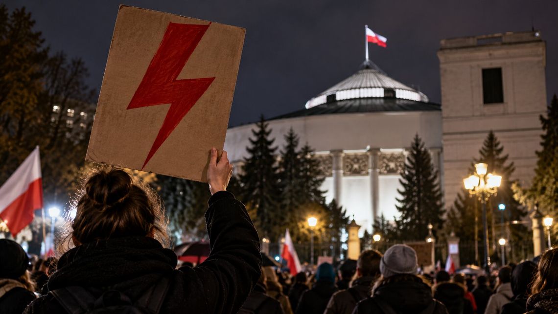 Sześć lat temu Polska wyszła na ulice. Teraz Sejm odwraca skutki wyroku Trybunału Konstytucyjnego Sześć lat temu Polska wyszła na ulice. Teraz Sejm odwraca skutki wyroku Trybunału Konstytucyjnego
