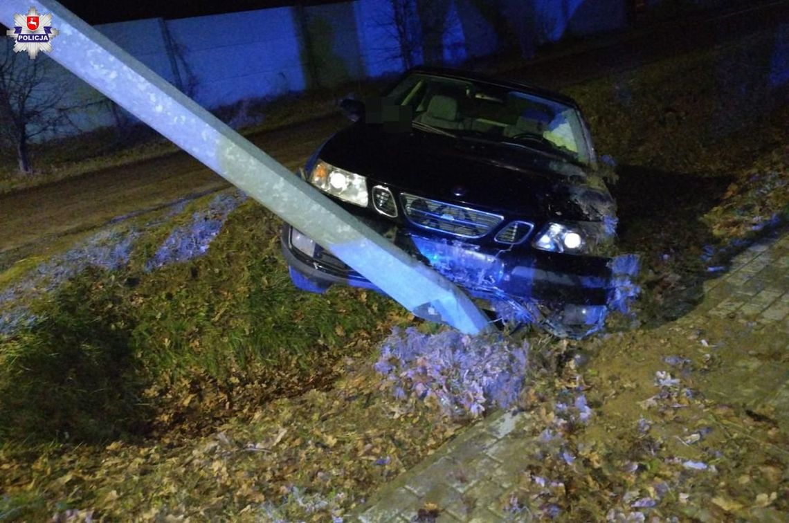 SZOK! 13-latek zabrał kluczyki i pojechał do dziewczyny. Wjechał w słup!