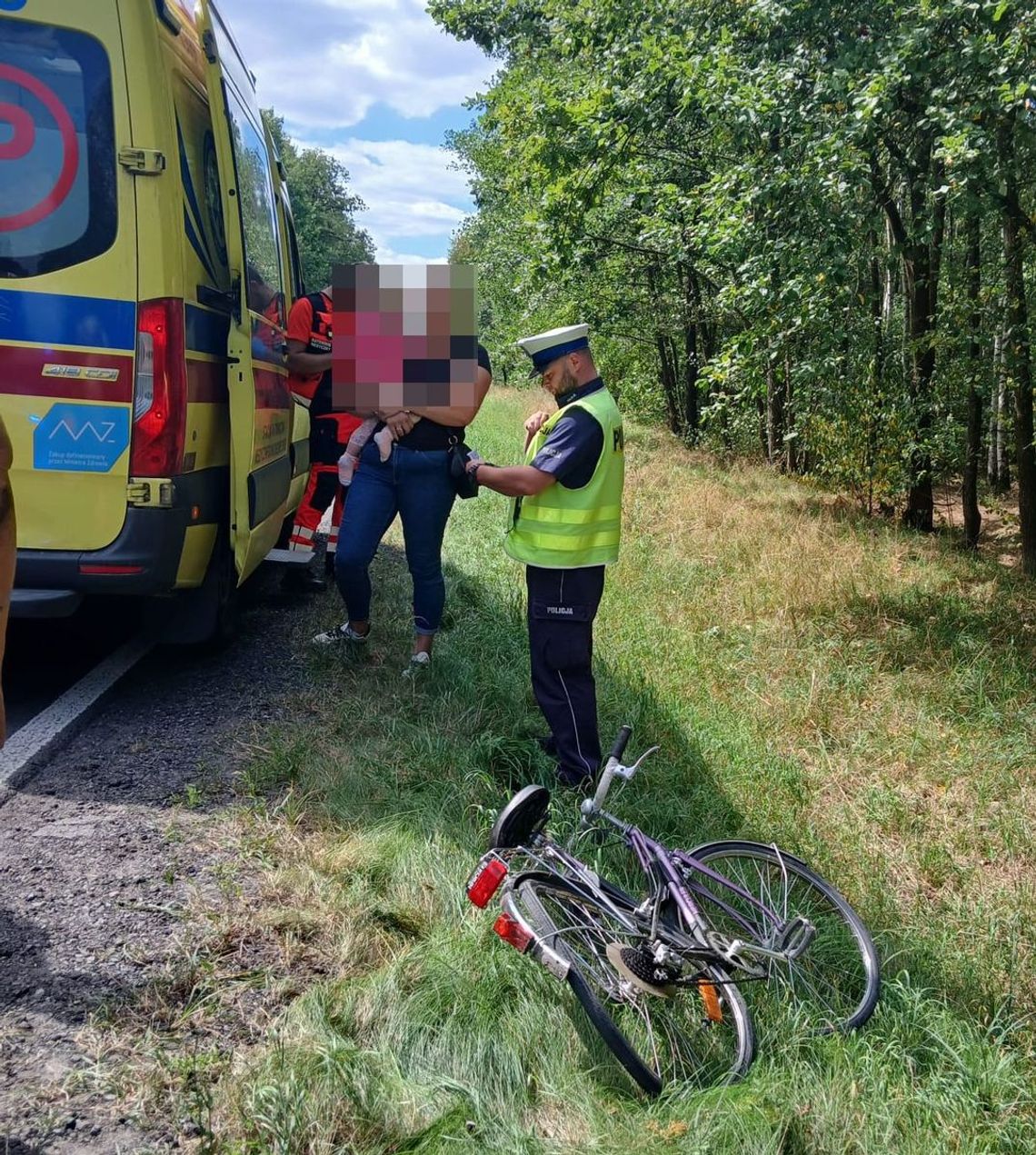 To mogło się skończyć tragicznie! Potrącenie rowerzystki podczas wyprzedzania