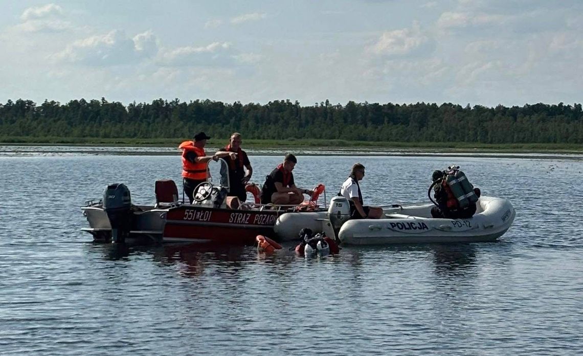 Tragiczny finał poszukiwań. Płetwonurkowie znaleźli w jeziorze Łukie ciało zaginionego mężczyzny [ZDJĘCIA]