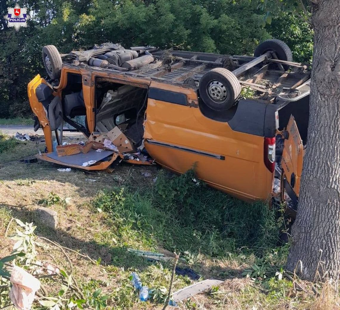 Tragiczny wypadek na DK17 w Zakręciu. Nie żyje kierowca busa Tragiczny wypadek na DK17 w Zakręciu. Nie żyje kierowca busa