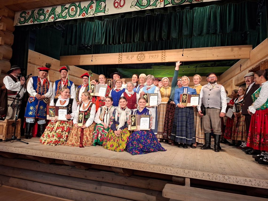 Tryumf tradycji w sercu Tatr. Artyści z powiatu chełmskiego wśród najlepszych Jubileuszowa, 60. edycja Festiwalu Folkloru Polskiego „Sabałowe Bajania”, która odbyła się w dniach 8–11 lipca w Bukowinie Tatrzańskiej, przyniosła znakomite wiadomości dla województwa lubelskiego. W jednym z najważniejszych wydarzeń promujących autentyczną kulturę ludową w Polsce.