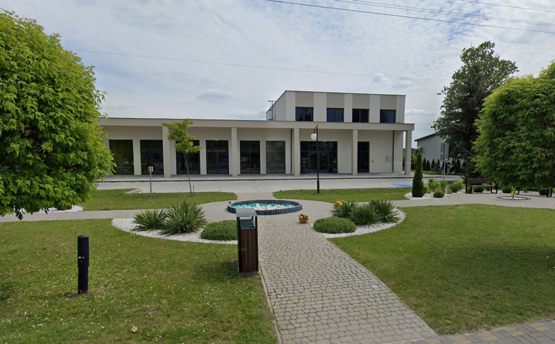 Gmina Leśniowice zakończyła przyjmowanie ofert w przetargu na wykonanie robót wykończeniowych w budynku Samorządowego Ośrodka Kultury. O realizację inwestycji ubiegają się trzy firmy, a najkorzystniejsza cenowo propozycja jest niższa od kwoty, jaką samorząd zamierza przeznaczyć.